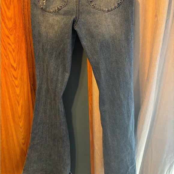 ALMOST FAMOUS LIKE NEW SIZE 0 flare jeans - Picture 5 of 6